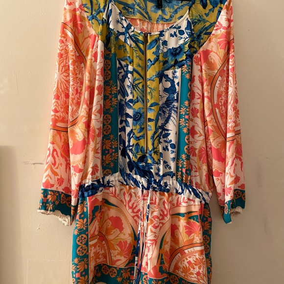 Iconic BCBG Max Azria floral, colourful and classy onesie with cinch tie waist - Picture 2 of 3